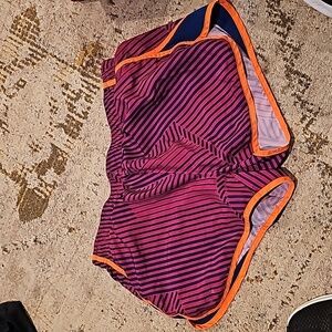 Under Armour Women's Semi-fitted heatgear Shorts